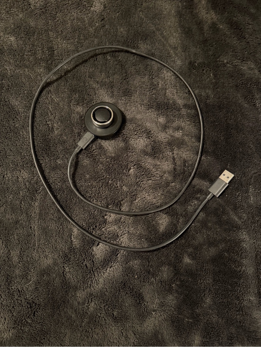 Oura Ring Silver Generation 3 ring with charger